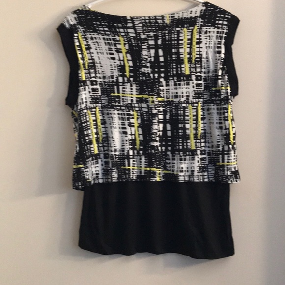 Short sleeve top - Picture 2 of 4